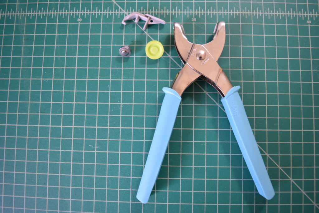 How to use an EYELET PLIER correctly 