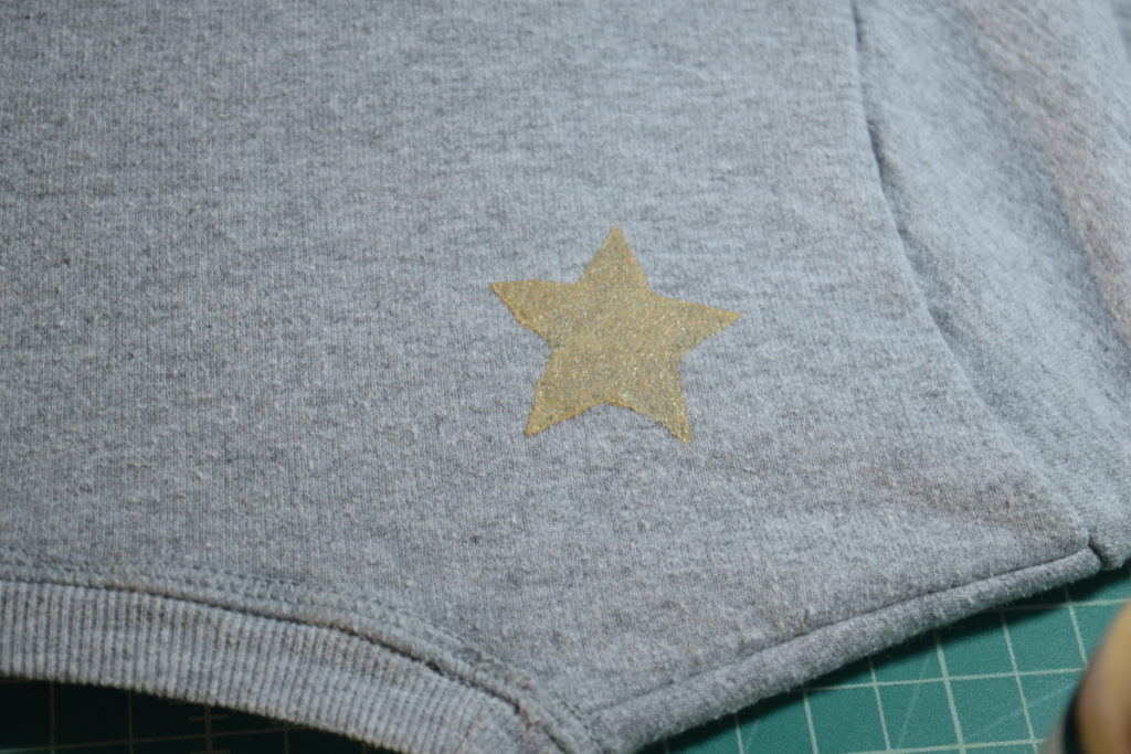 a beautiful DIY fabric paint star