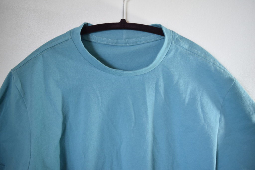 a finished, stabilized shoulder and neck seam in a tshirt