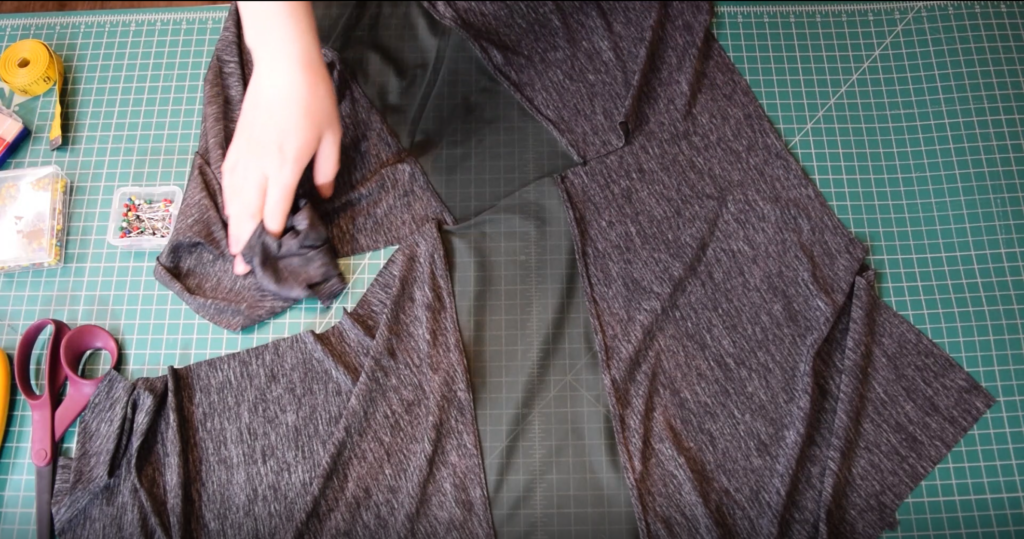 How to Add Angled Mesh Inserts to a Leggings Sewing Pattern - Adopt ...